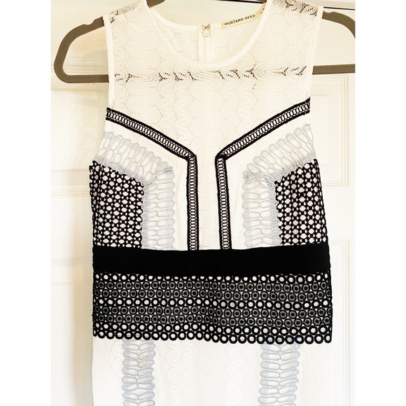 🎉 Host Pick! 🎉 Lace Appliqué Dress Size M - Picture 16 of 16